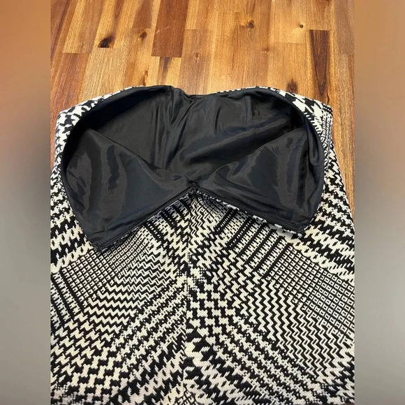 Kenneth Cole Black & Cream Houndstooth Wool Blend Pencil Skirt lace hem Size 8P - Picture 6 of 8